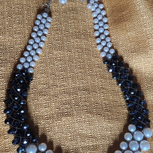 Ladies Fashion Beaded NWT Necklace Set - Picture 3 of 10